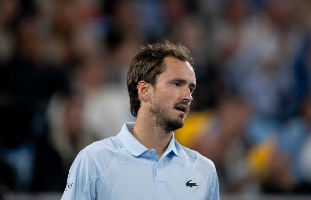 1742179003242021343.jpg (体育)(6)网球——澳网:梅德韦杰夫无缘男单第三轮XxjpseC007009_20250117_PEPFN0A001.jpg